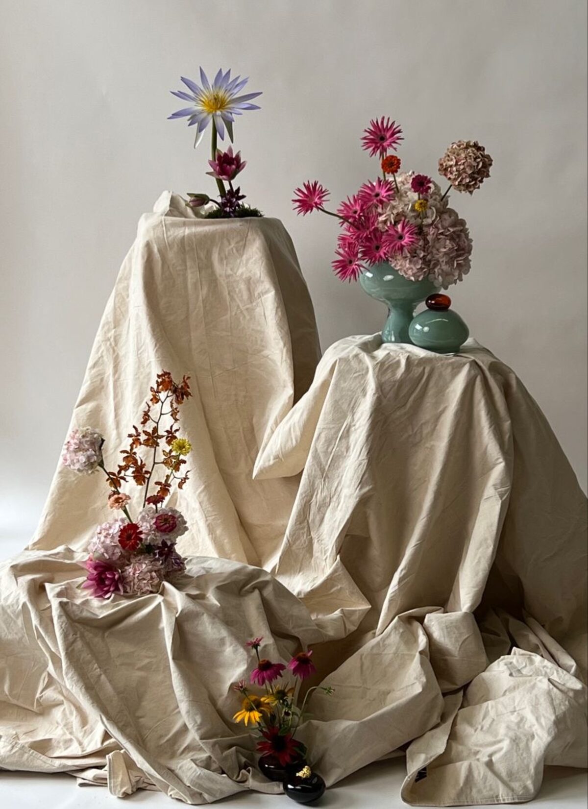 AWARË set design — flowers